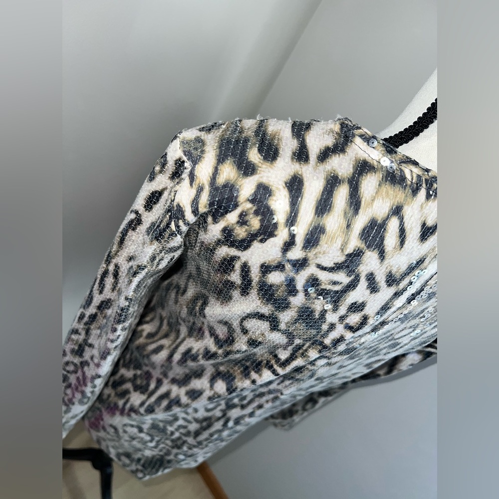Sequined leopard top ✨ 🐆 - Picture 2 of 12
